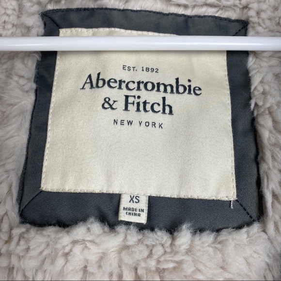 Abercrombie & Fitch Down Jacket Faux Fur Lining XS - Picture 2 of 8